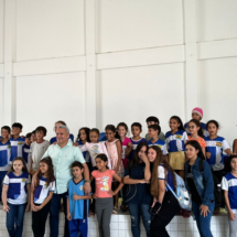 Prefeito de Caetés, Nivaldo Tirri realiza entrega de uniformes para os alunos da Rede Municipal de Ensino