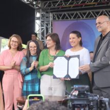 Programa Mães de Pernambuco vai dar auxílio de R$ 300 por mês para 100 mil mulheres