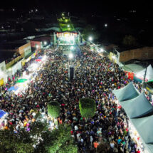 Natazinho Lima e Priscila Sena lotam a Praça de Eventos na Festa do Estudante de Capoeiras