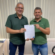 Prefeito Nivaldo Tirri entrega projeto de reajuste salarial a aposentados e pensionistas de Caetés