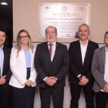 Prefeito Nivaldo Tirri e o presidente do Tribunal de Justiça de Pernambuco entregam obra de reforma do Fórum de Caetés.